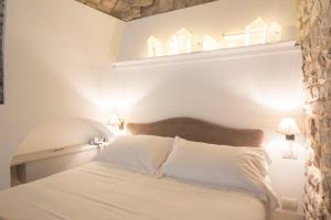 Postel nebo postele na pokoji v ubytování Locanda Don Serafino Historical Boutique Hotel