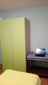 Ein Bett oder Betten in einem Zimmer der Unterkunft Apartment Deni