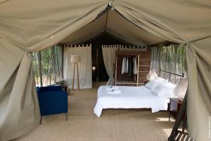 a bedroom with a bed in a tent at Aux Lodges du Mas de Nadal in Sauliac-sur-Célé