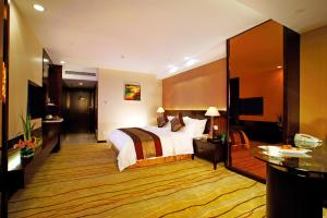 เตียงในห้องที่ WuHu XingBai JinLing Hotel