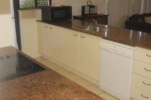 A kitchen or kitchenette at "The Apartments" Kings Beach Surfside