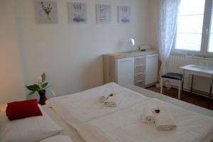Giường trong phòng chung tại Hotel Gregor