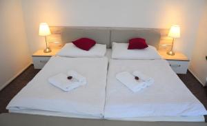 Giường trong phòng chung tại Hotel Gregor