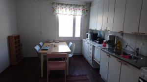 a small kitchen with a table and a window at Kairalan Kievari in Salla