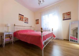 A bed or beds in a room at Oikia Preveza