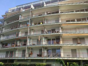 A balcony or terrace at Golden Brown Apartment