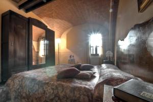 a bedroom with a large bed with two pillows on it at Agriturismo il Prato in Palaia