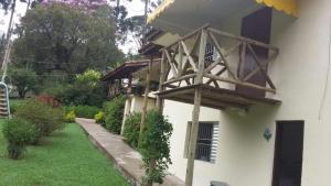 a balcony on the side of a house at Abaete Pousada da Estancia in São Roque