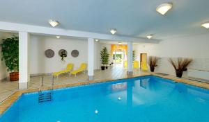Bazén v ubytování Appartement Riederhof nebo v jeho okolí