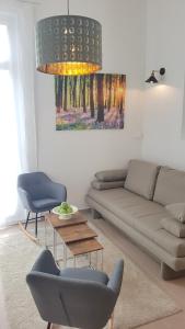 Кът за сядане в Apartment NIEBUHR Kurfürstendamm - Cozy Family & Business Flair welcomes you - Rockchair Apartments