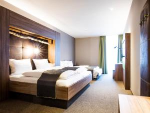 Postel nebo postele na pokoji v ubytování RiKu HOTEL Ulm