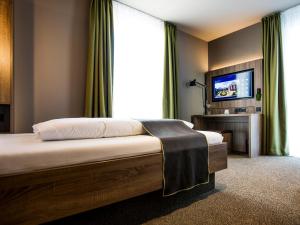 Postel nebo postele na pokoji v ubytování RiKu HOTEL Ulm