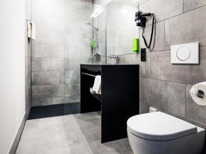 Koupelna v ubytování RiKu HOTEL Ulm