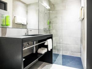 Koupelna v ubytování RiKu HOTEL Ulm + 35 fotografií