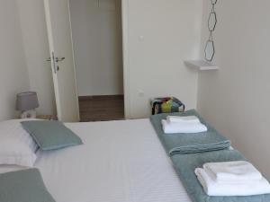 Posteľ alebo postele v izbe v ubytovaní Apartments Nina Riva