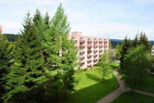 an overhead view of a building with trees in a park at Ferienwohnung Glockenberg - Westphal in Altenau