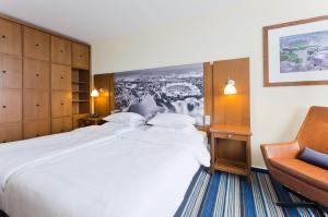a hotel room with a bed and a desk at Arthotel Ana im Olympiapark in Munich