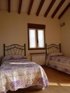 a bedroom with two beds and a window at Apartamentos La Fuente de Enmedio in Suances
