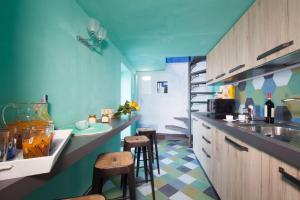 A kitchen or kitchenette at Estate4home - La Grotta Azzurra Még 18 kép