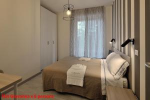 a bedroom with a bed with two towels on it at Casa Rimidia FLAT GIOVANNA in Perugia