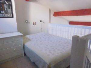 En eller flere senge i et værelse på Green Village + 36 billeder