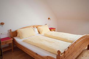 En eller flere senge i et værelse på Arkadenhof Flasch