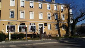 Zgradba, v kateri se nahaja hostel