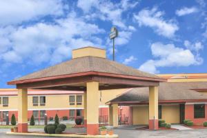 a building with a gazebo in front of it at Days Inn & Suites by Wyndham Casey in Casey