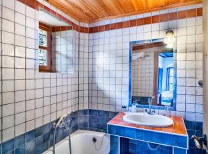 Phòng tắm tại Guesthouse Ioannidis