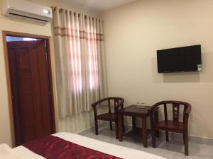 TV a/nebo společenská místnost v ubytování Huy Hoang 1 Hotel - Tân Bình