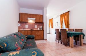 Kuchyňa alebo kuchynka v ubytovaní Villa Mare Apartments