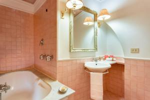 Gallery image of Casa Heberart Guest House Capo le Case in Rome
