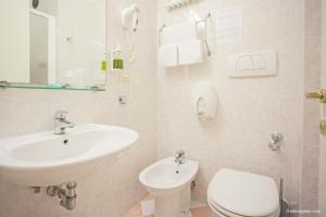 Koupelna v ubytování Hotel La Pace