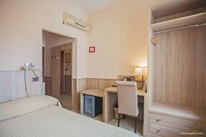 Un pat sau paturi într-o cameră la Hotel La Pace