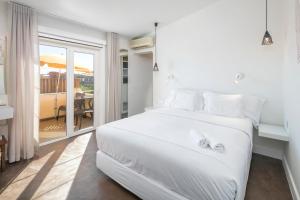 Tempat tidur dalam kamar di Costa d'Oiro Ambiance Village