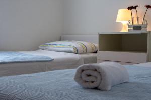 Postel nebo postele na pokoji v ubytování Apartments Jadranovo