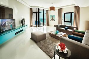O zonă de relaxare la Lagoona Beach Luxury Resort and Spa