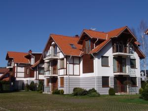a row of houses with red roofs at Apartament Białe Piaski in Dębki