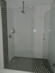 Hotel Guayaquil tesisinde bir banyo