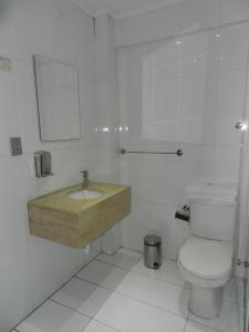 Uma casa de banho em Hotel Guayaquil