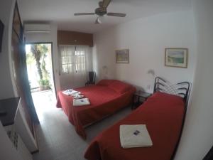 Postel nebo postele na pokoji v ubytování Hotel Carlos Paz