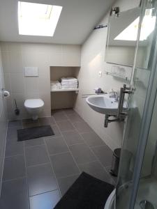 Kúpeľňa v ubytovaní Apartments Villa Maslinica + 37 fotografií