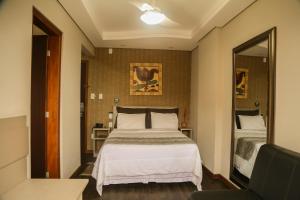 Giường trong phòng chung tại Hotel Santo Graal