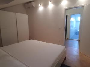 Postel nebo postele na pokoji v ubytování Apartments Villa Maslinica