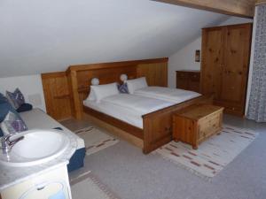 Ein Bett oder Betten in einem Zimmer der Unterkunft Ferienwohnung Vierthaler