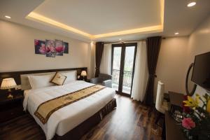 Postel nebo postele na pokoji v ubytování Sapa Wings Hotel