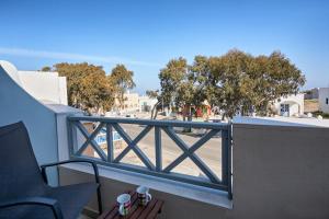 Un balcon sau o terasă la Santorini Med Homes - Sunday Apartment