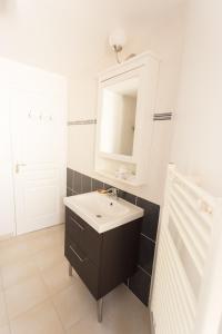 Gallery image of Appartement spacieux Rochereau in LʼIsle-sur-la-Sorgue