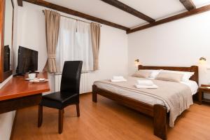 Un pat sau paturi într-o cameră la Villa MOYA 1