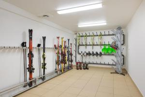 Posilňovňa alebo fitness centrum v ubytovaní Bukowy Park Hotel Medical SPA